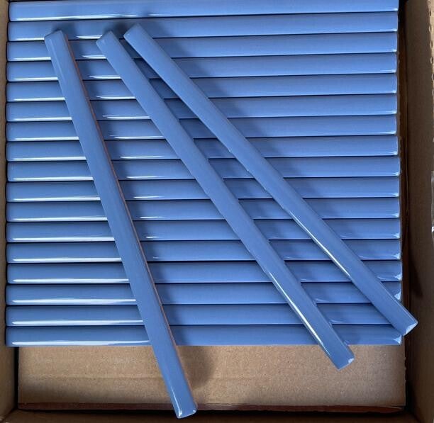 Potloodstrip blauw glans n135  1x20 cm met geglazuurde zijkant