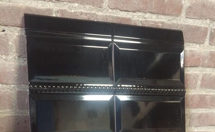 Metrotegel zwart glans 10x20 cm met sierstrippen