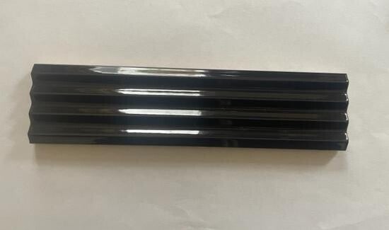 Platte strip met ribbels zwart glans 5x20 cm