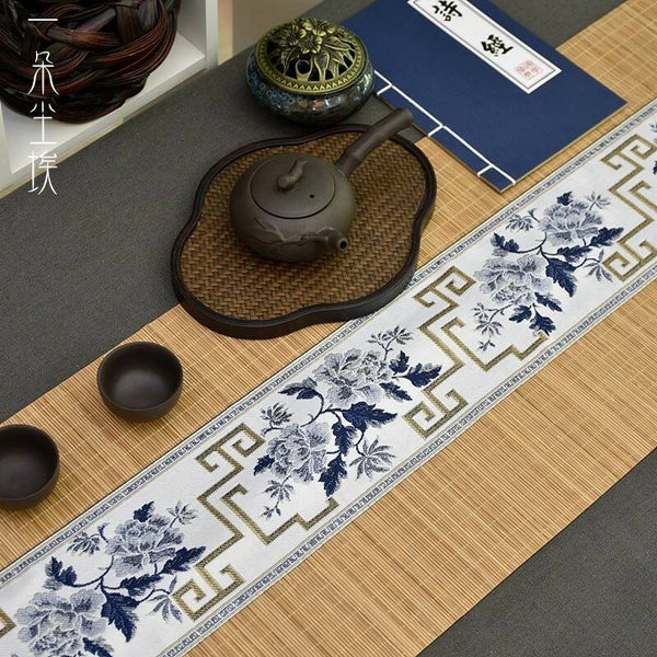 Bamboe Tafelloper Pioen licht blauw, maat 30x90cm