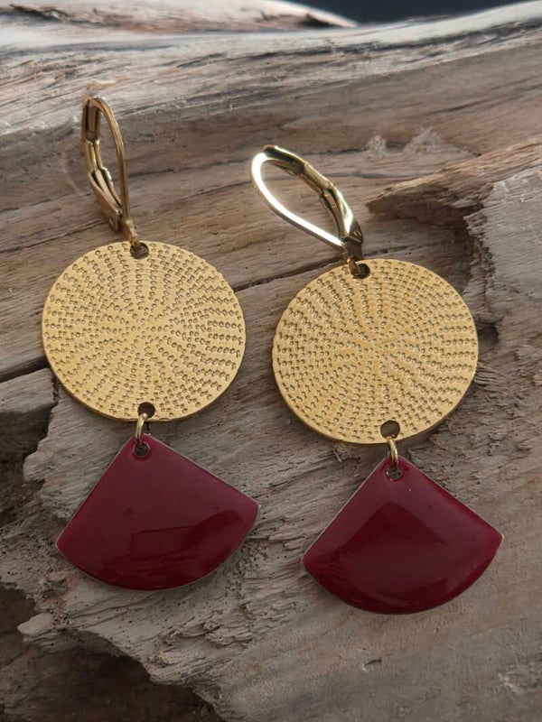 Boucles d’oreilles dorées texturées et bordeaux