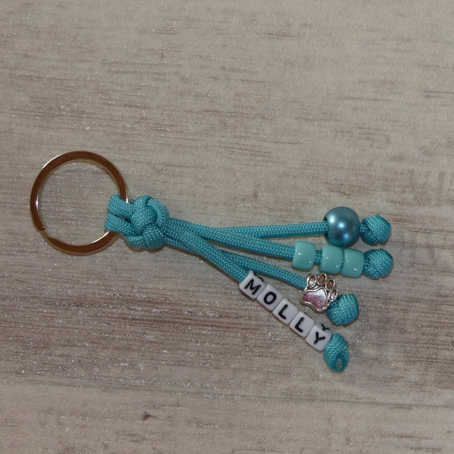 Schlüsselanhänger aus Paracord mit Pfotenbead