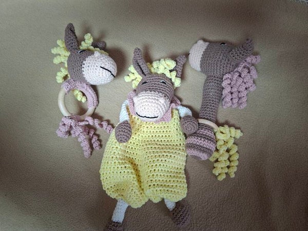 Zwei Baby Rasseln mit Schnuffeltuch