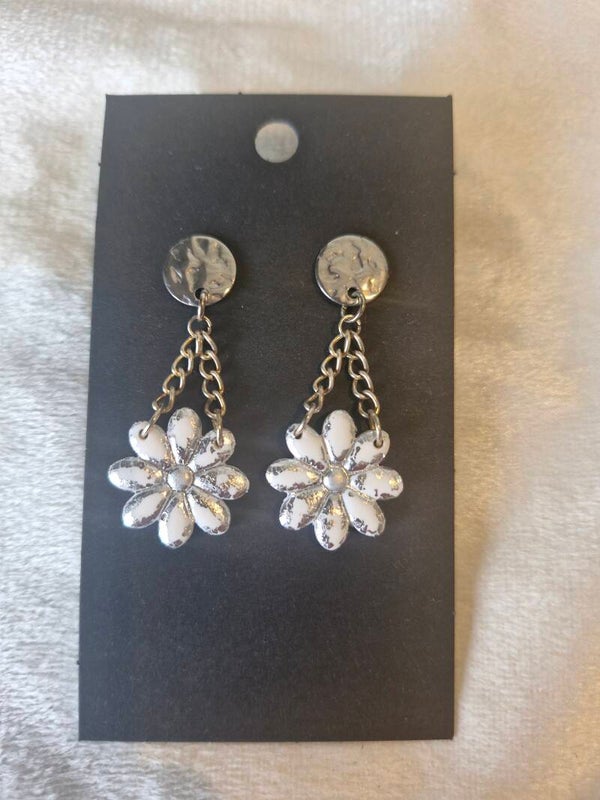 Oorbel wit zilver bloem