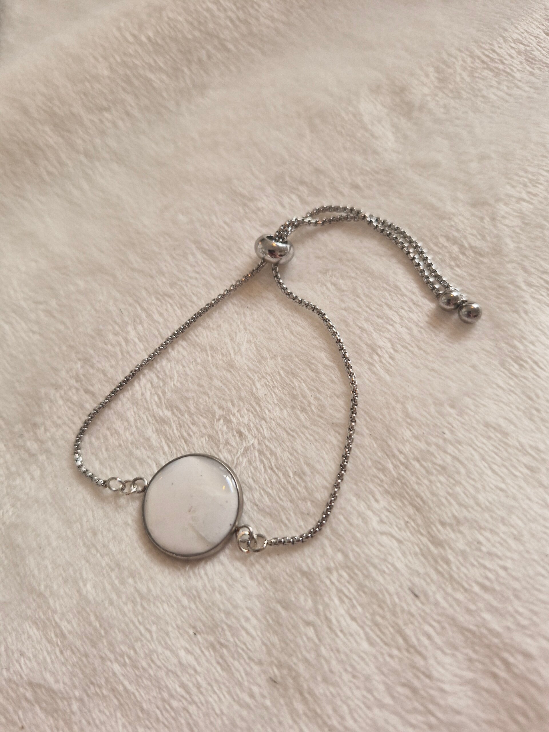 Armband zilverkleurig wit