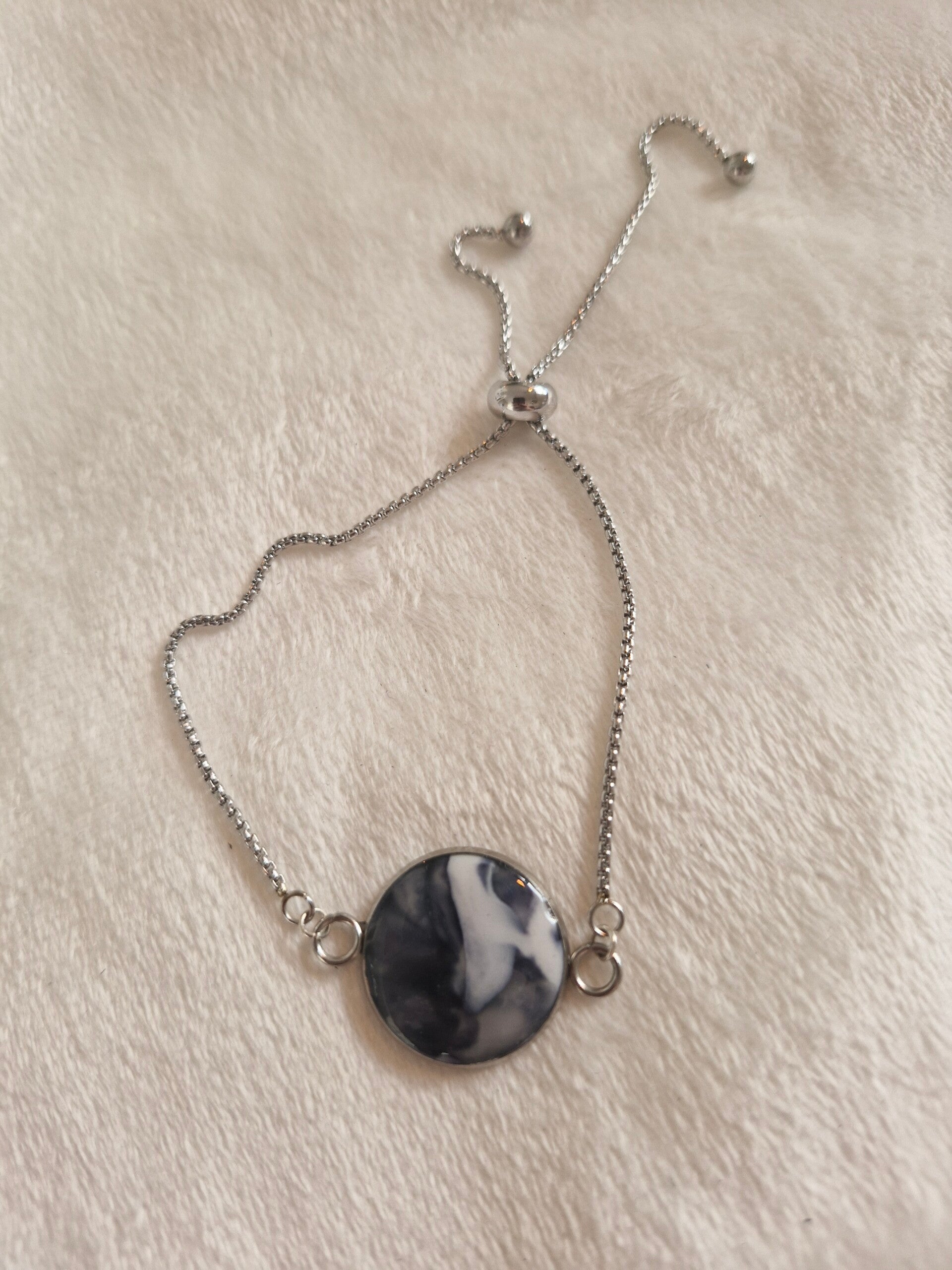 Armband zilverkleurig zwart