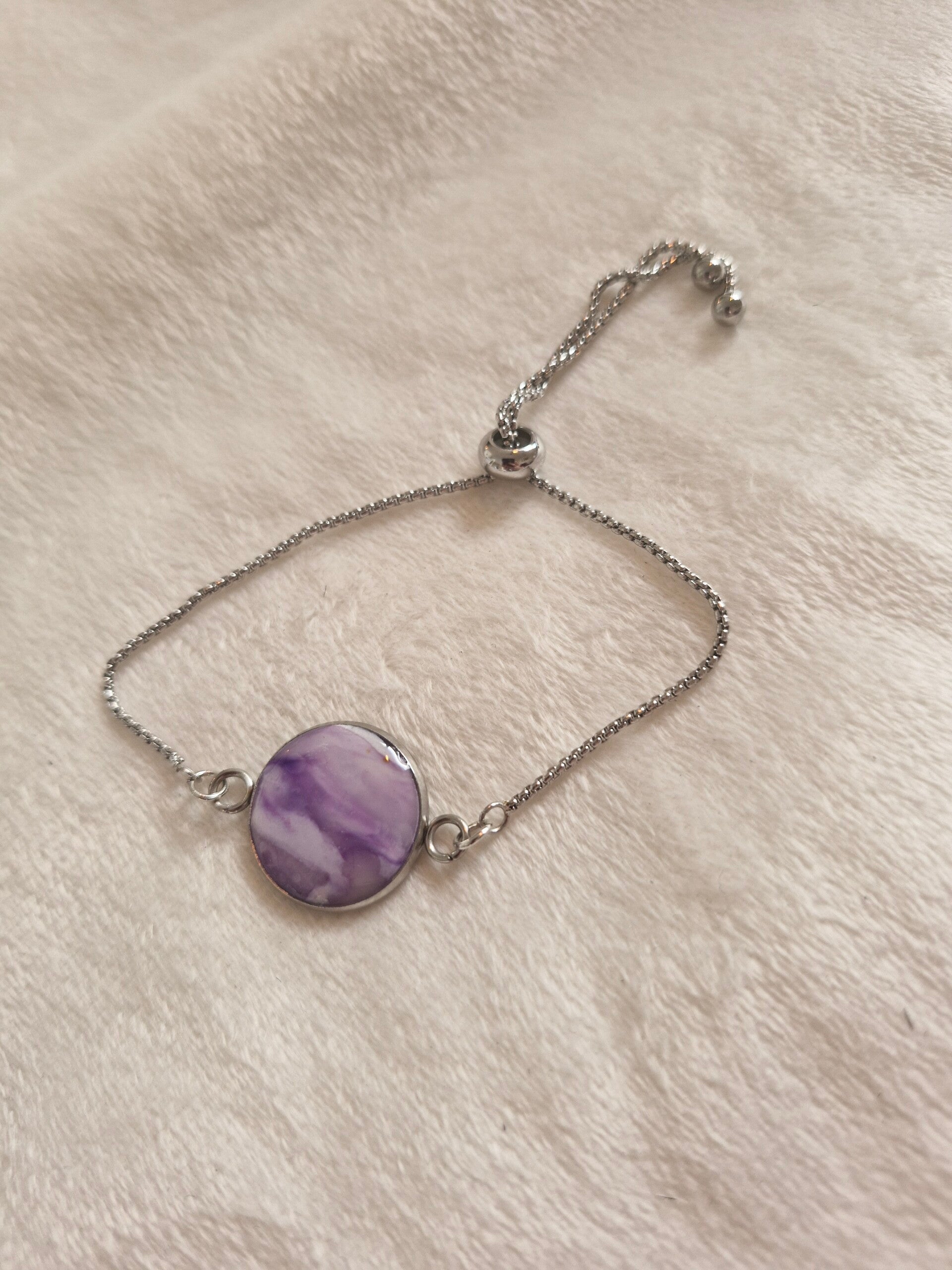 Armband zilverkleurig paars 2