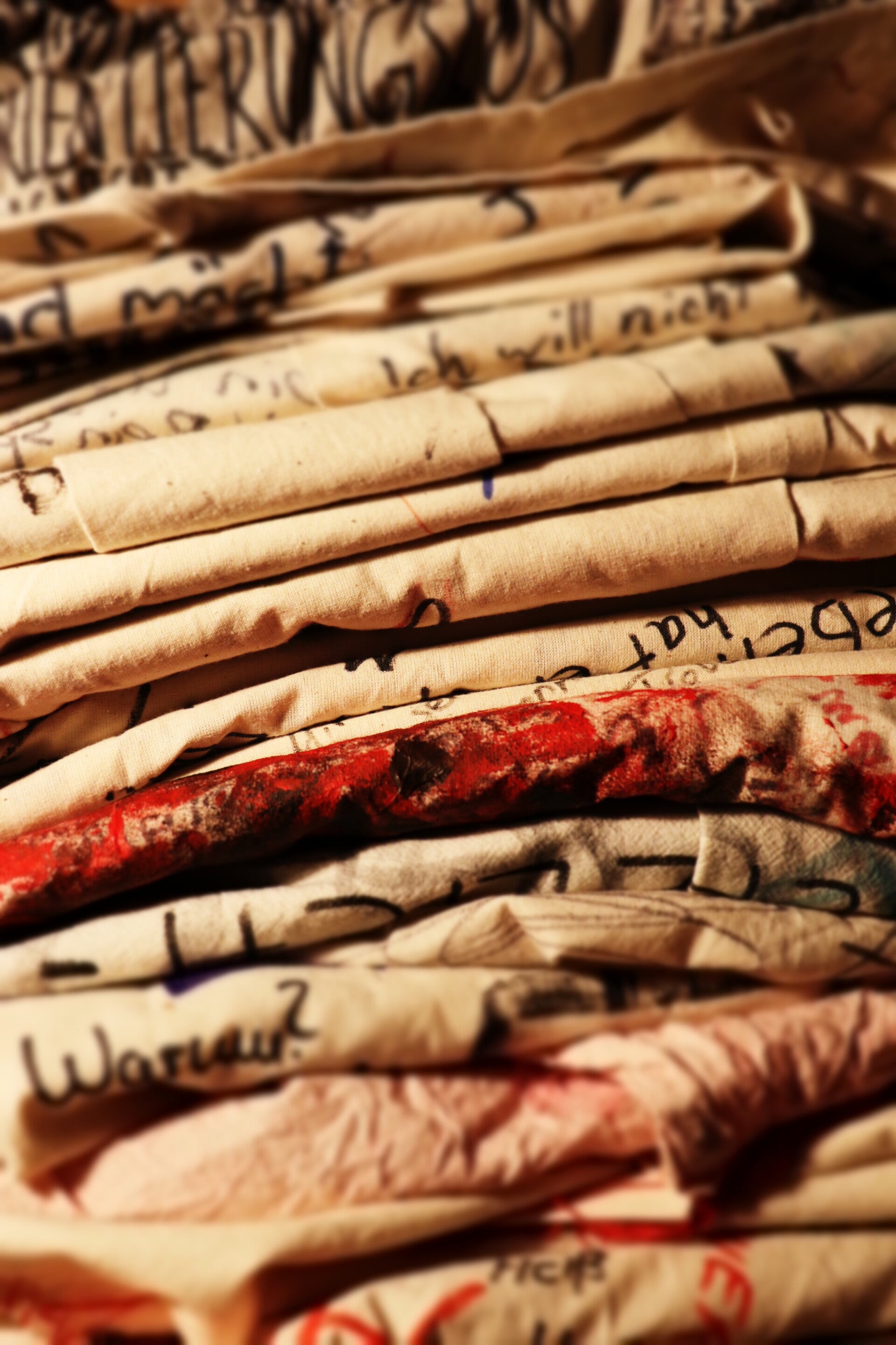 Kunsttherapeutisches Projekt, Foto von bemalte Kittel