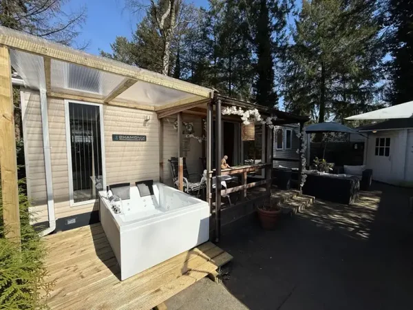 Vakantie Chalet met jacuzzi 4 gasten Bosgebied  Hoenderloo, Nederland