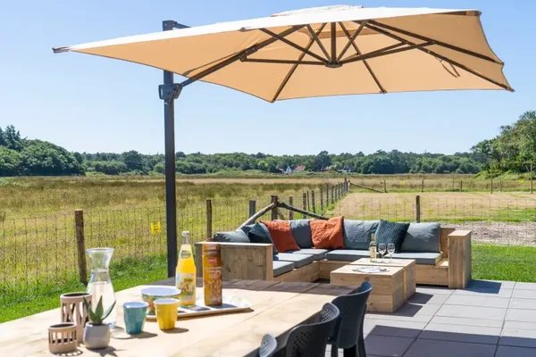 Kids Vakantiehuis "De Rovershut" met omheinde tuin en bij het strand 8 gasten  De Dennen Texel