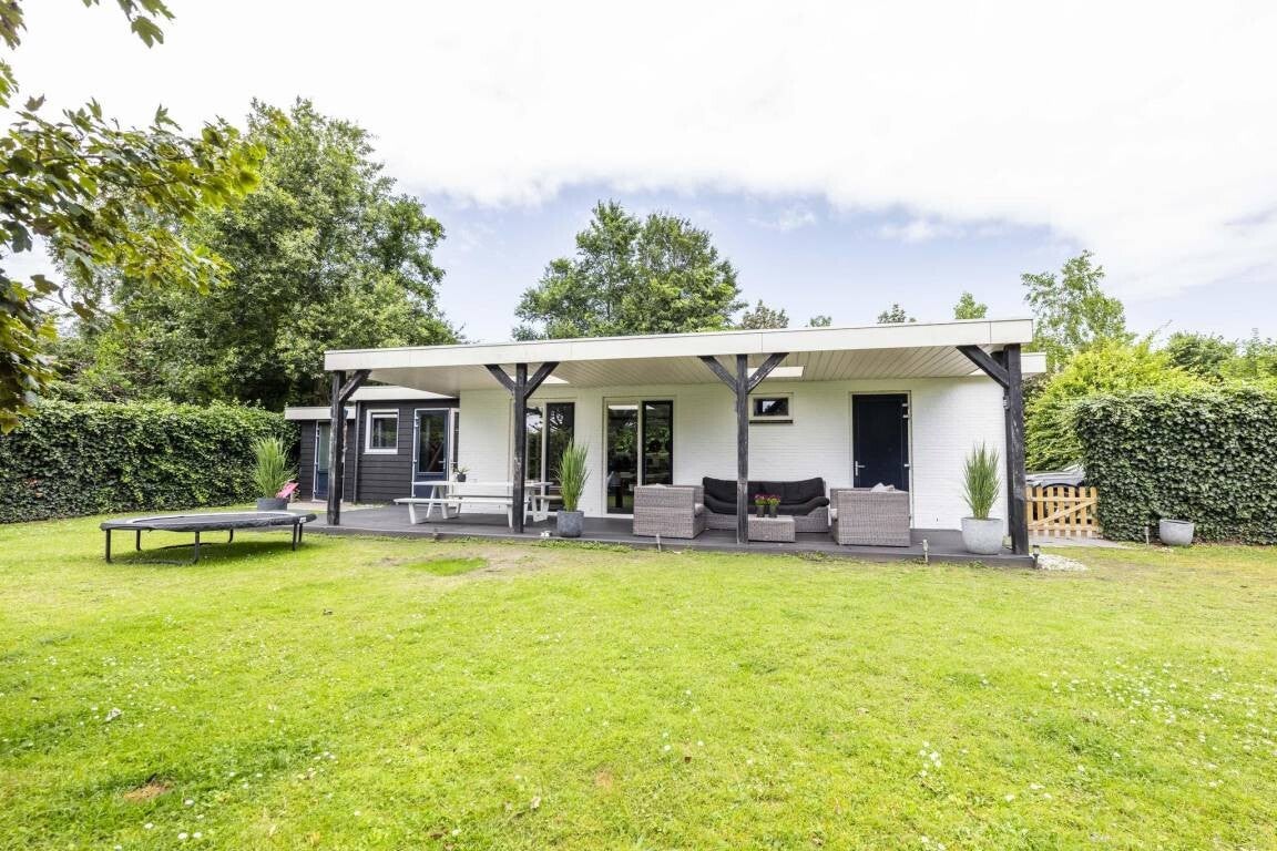 Vakantiehuis met omheinde tuin op park Prinsenhof 7 gasten Ouddorp, Goeree-Overflakkee, Nederland