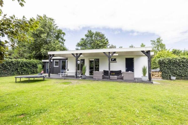 Vakantiehuis met omheinde tuin op park Prinsenhof 7 gasten Ouddorp, Goeree-Overflakkee, Nederland