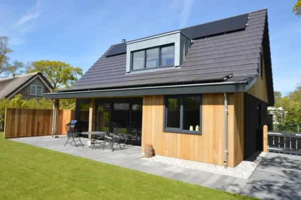 Vakantiehuis 't Hoogelandt met omheinde tuin en sauna 6 gasten De Dennen Texel