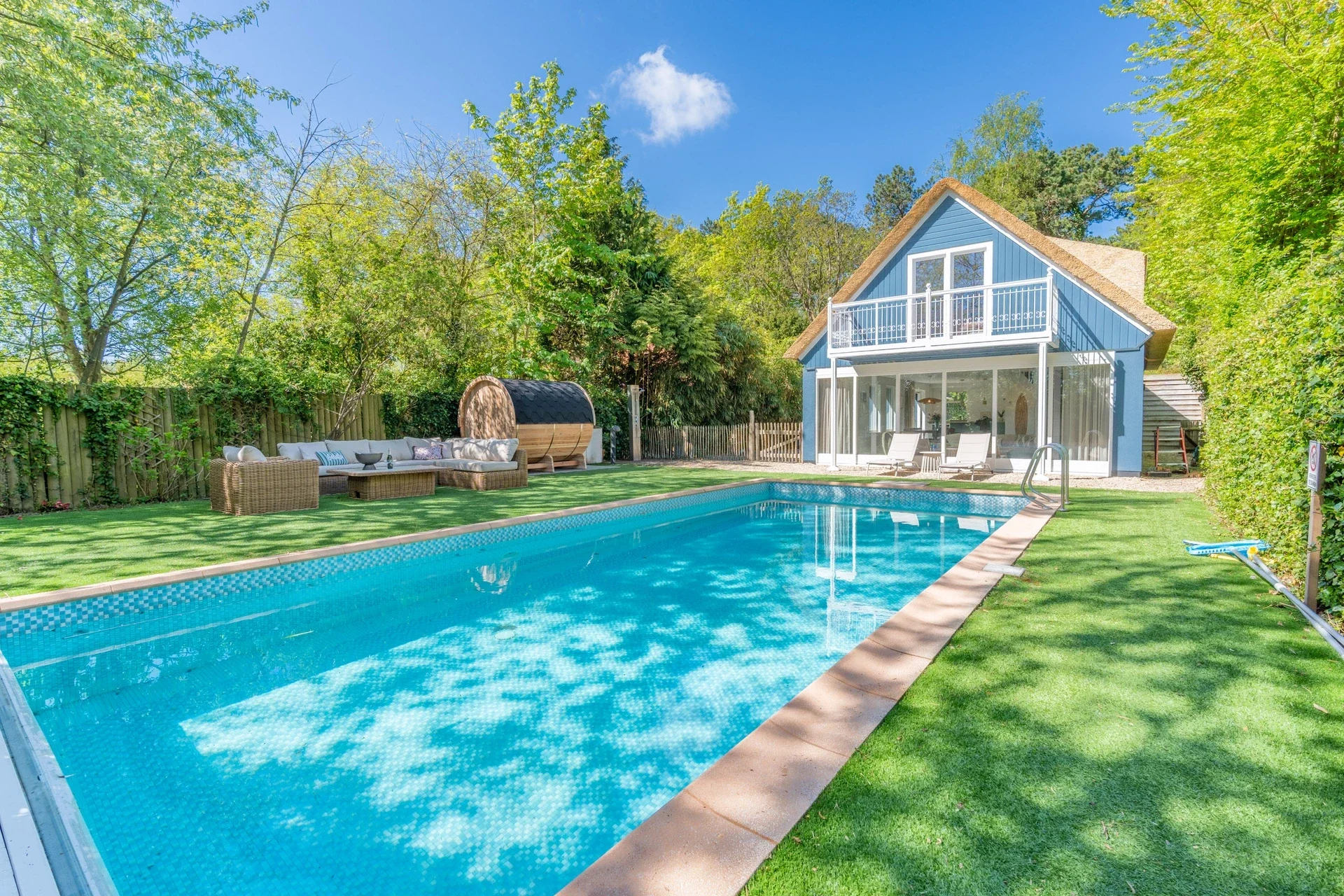 Vakantie villa met omheinde tuin en privé zwembad  6 gasten De Koog Texel