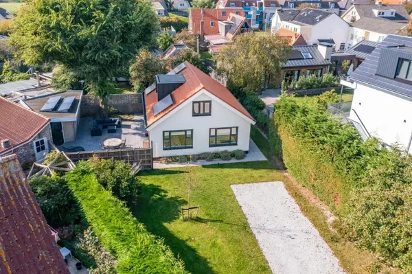 Ruim vakantiehuis met omheinde tuin nabij bos en strand 6 gasten De Koog Texel