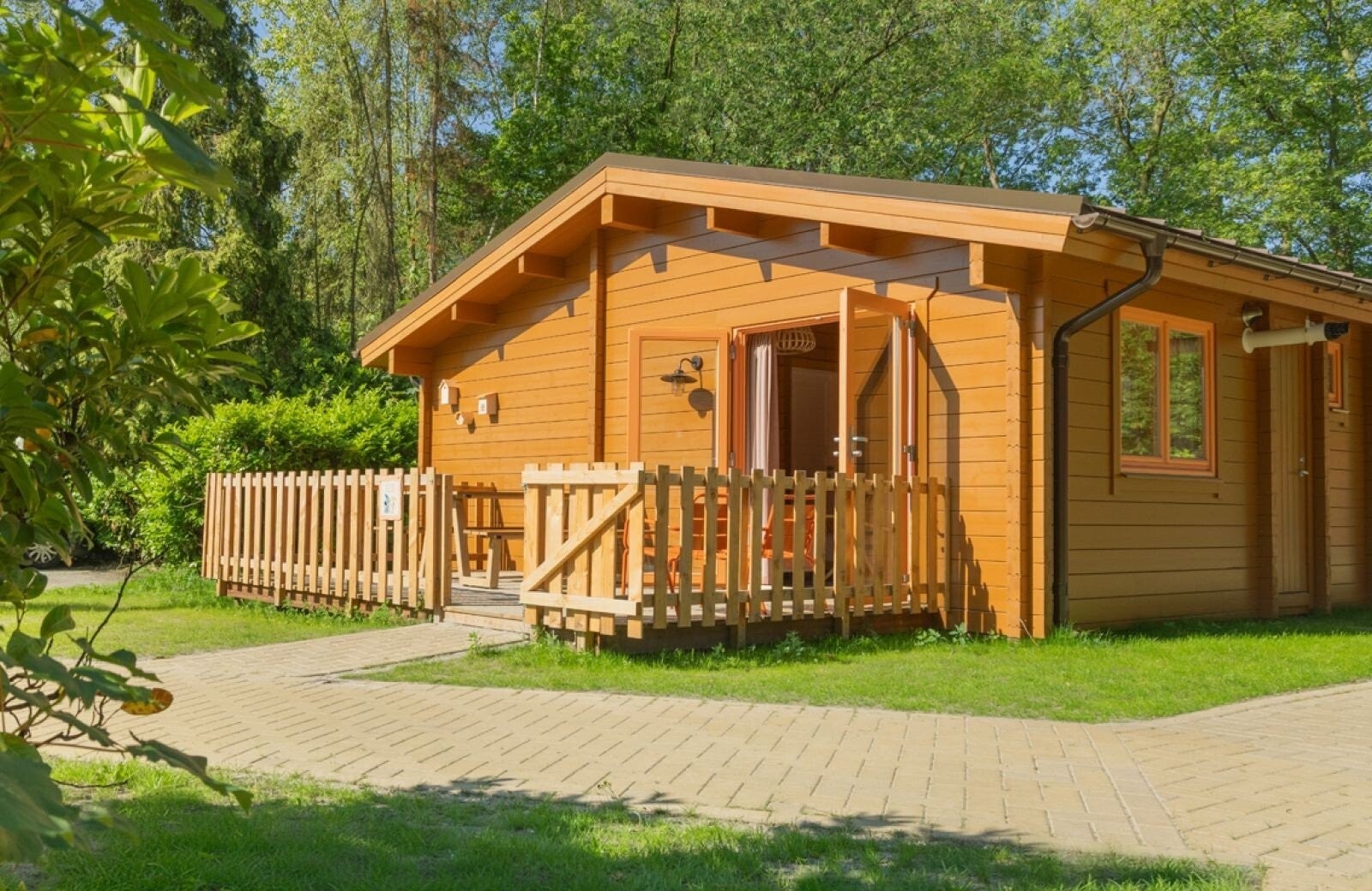 Kids vakantie Lodge Woezel & Pip met omheind terras 4 personen Hoogerheide Noord Brabant