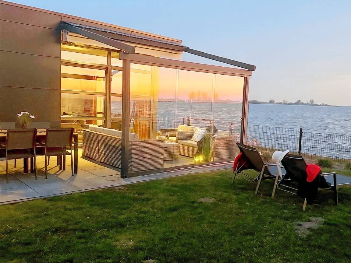 Vakantie chalet met omheinde tuin en panoramisch uitzicht 4 gasten Enkhuizen Nederland