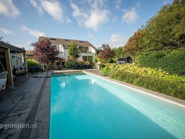 Vakantiehuis met omheinde tuin en prive zwembad 16 gasten Beringen, Limburg, België