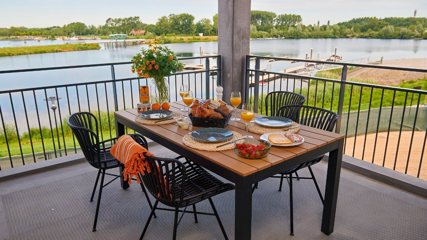 Panorama Lake View Apartment met balkon 2 gasten Thorn, Limburg , Nederland