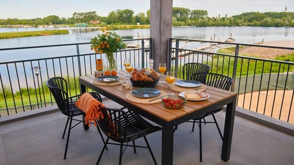 Panorama Lake View Apartment met uitzicht over de jachthaven 2 gasten Thorn, Limburg , Nederland