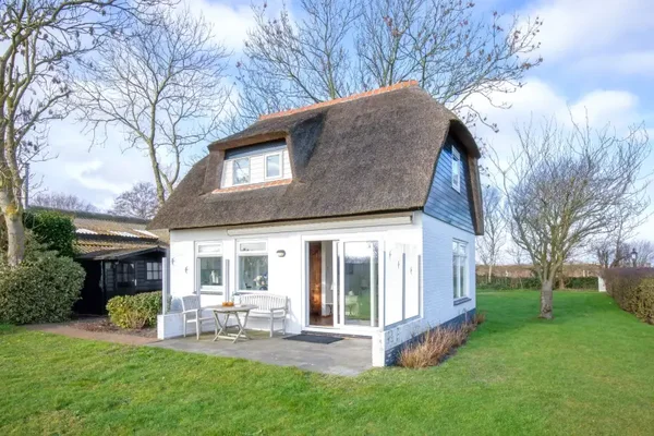 Vakantiehuis Wijde Blik"" met omheinde tuin en ligbad 4 gasten De Dennen Texel