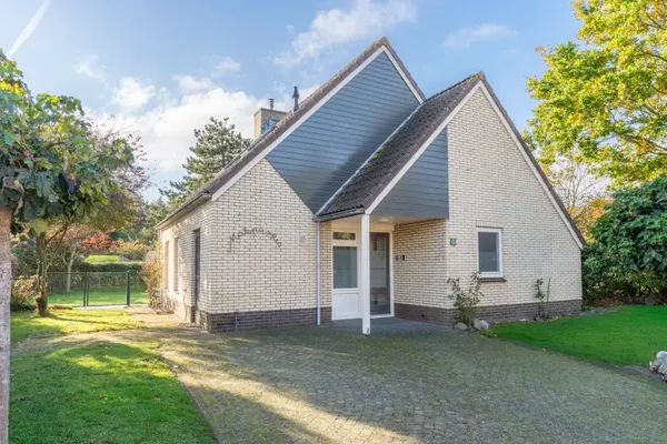 Vakantiehuis "Kamperfoelie" met riante omheinde tuin en whirlpool 6 gasten De Koog Texel