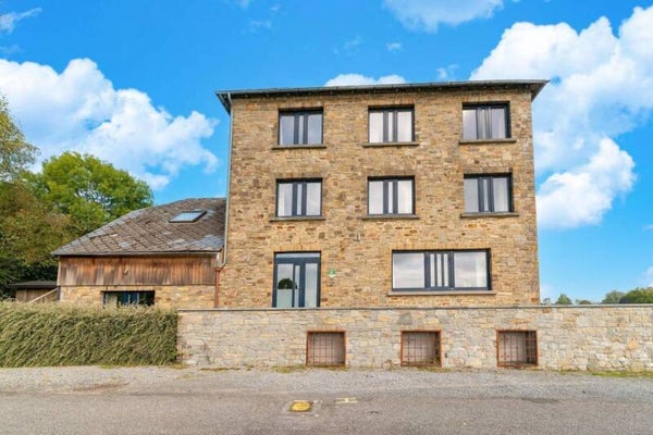 Vakantiehuis met omheinde tuin en buitenbubbelbad 32 gasten Ferrières, Luik, België