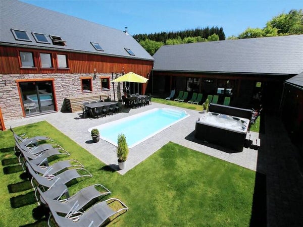 Vakantiehuis met omheinde tuin en prive zwembad en wellness 15 gasten Manhay, Luxemburg, België