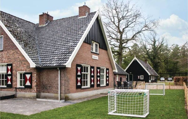 Vakantiehuis met omheinde tuin en sauna 6 gasten Ommen,Nederland