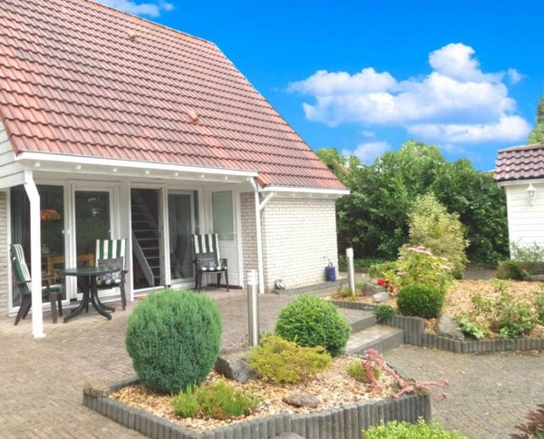 Vrijstaande vakantiebungalow met omheinde tuin en ligbad 4 gasten in Anjum, Dongeradeel, Nederland