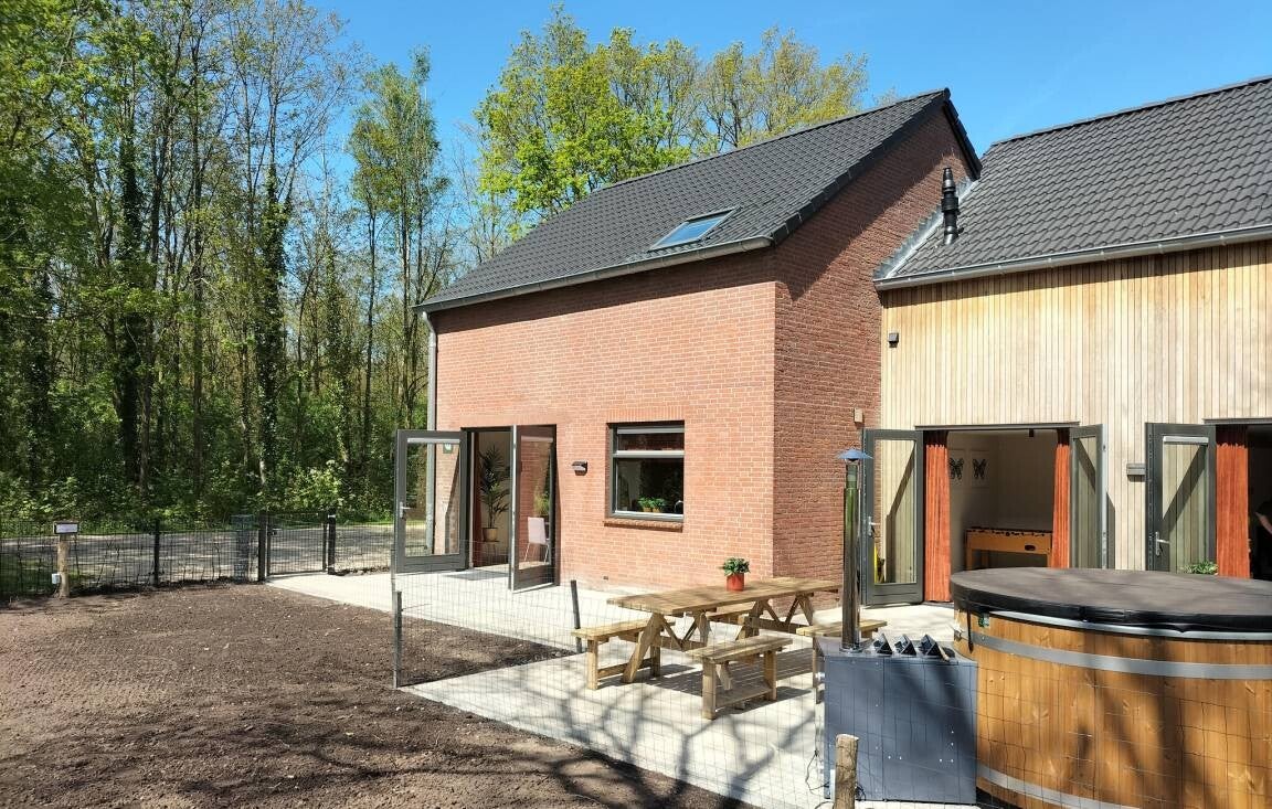 Vakantiehuis met omheinde tuin en jacuzzi 14 gasten Siebengewald, Bergen, Nederland