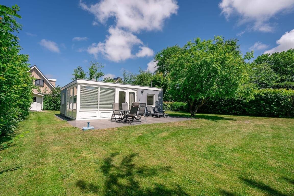 Vakantiebungalow met omheinde tuin en ligbad 4 gasten Den Burg, Texel, Nederland