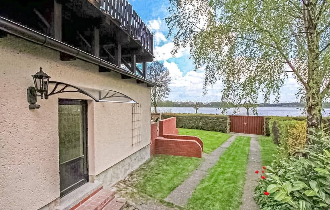 Vakantiehuis met omheinde tuin met uitzicht op meer 2 gasten Waren, Waren (Müritz), Duitsland