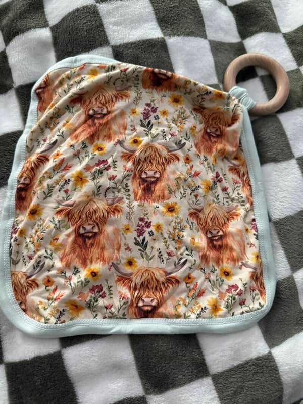 HIGHLAND COW FLORAL LOVEY