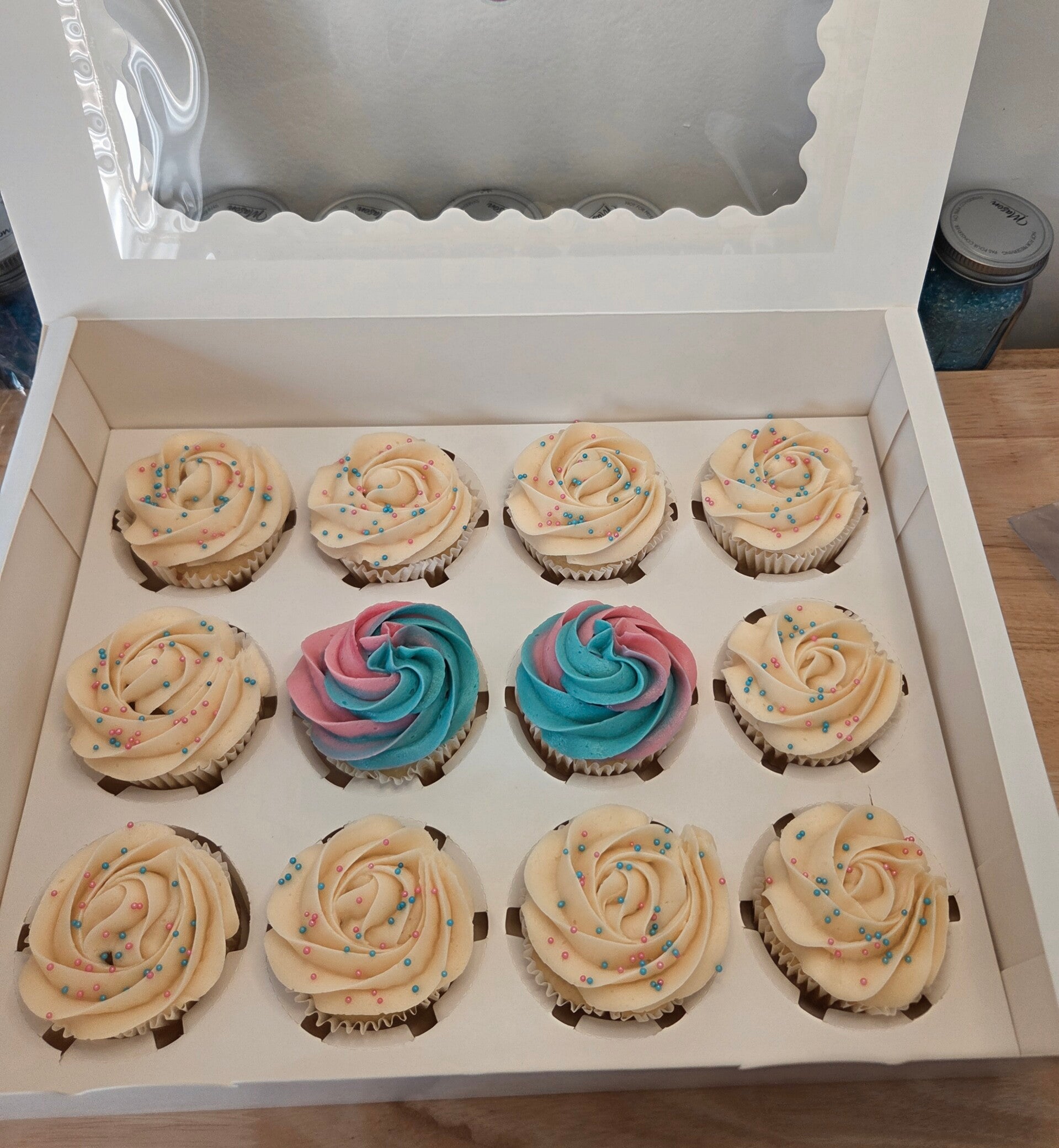 Gender Reveal Cupcakes (12)