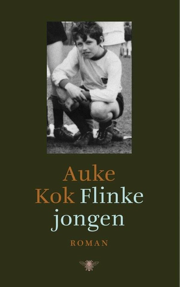 Gesigneerd exemplaar 'Flinke jongen' van Auke Kok