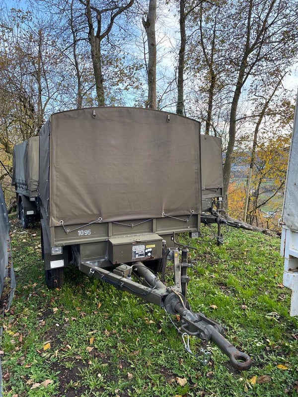 Armee Anhänger 87 ab Platz