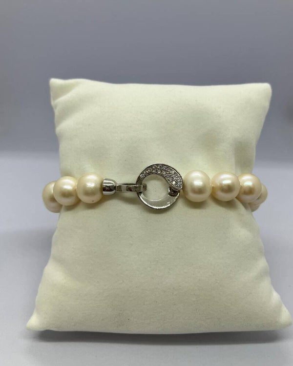 Bracciale in perle con chiusura gioiello in argento