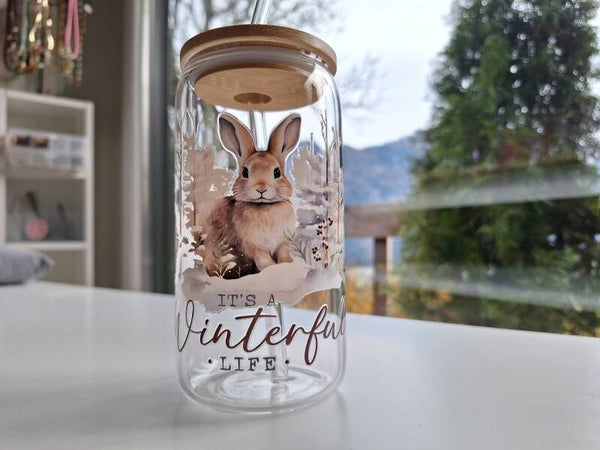 Glas mit Deckel und Strohhalm