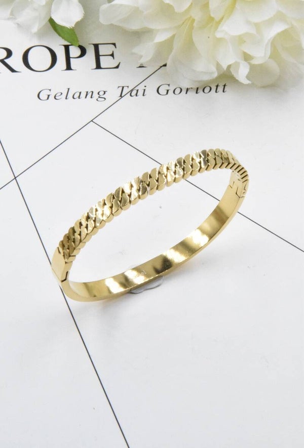 Gourmit bracelet.