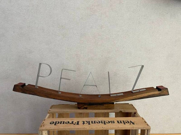 Fassdauben mit Schriftzügen