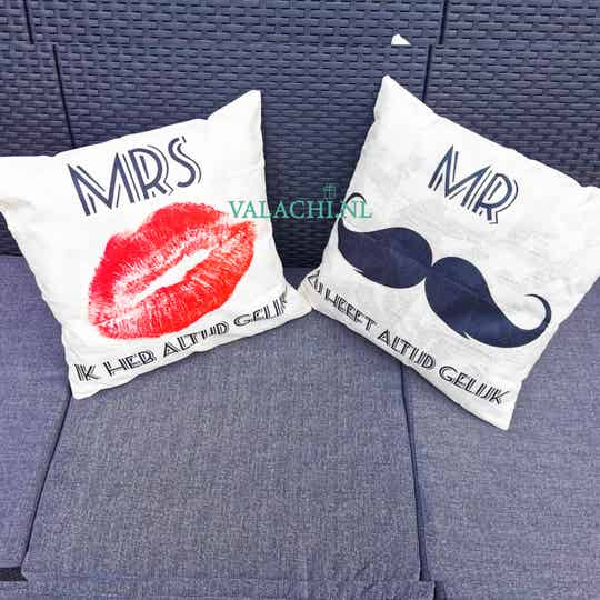 Linnen sierkussen Mr & Mrs cadeauset gepersonaliseerd