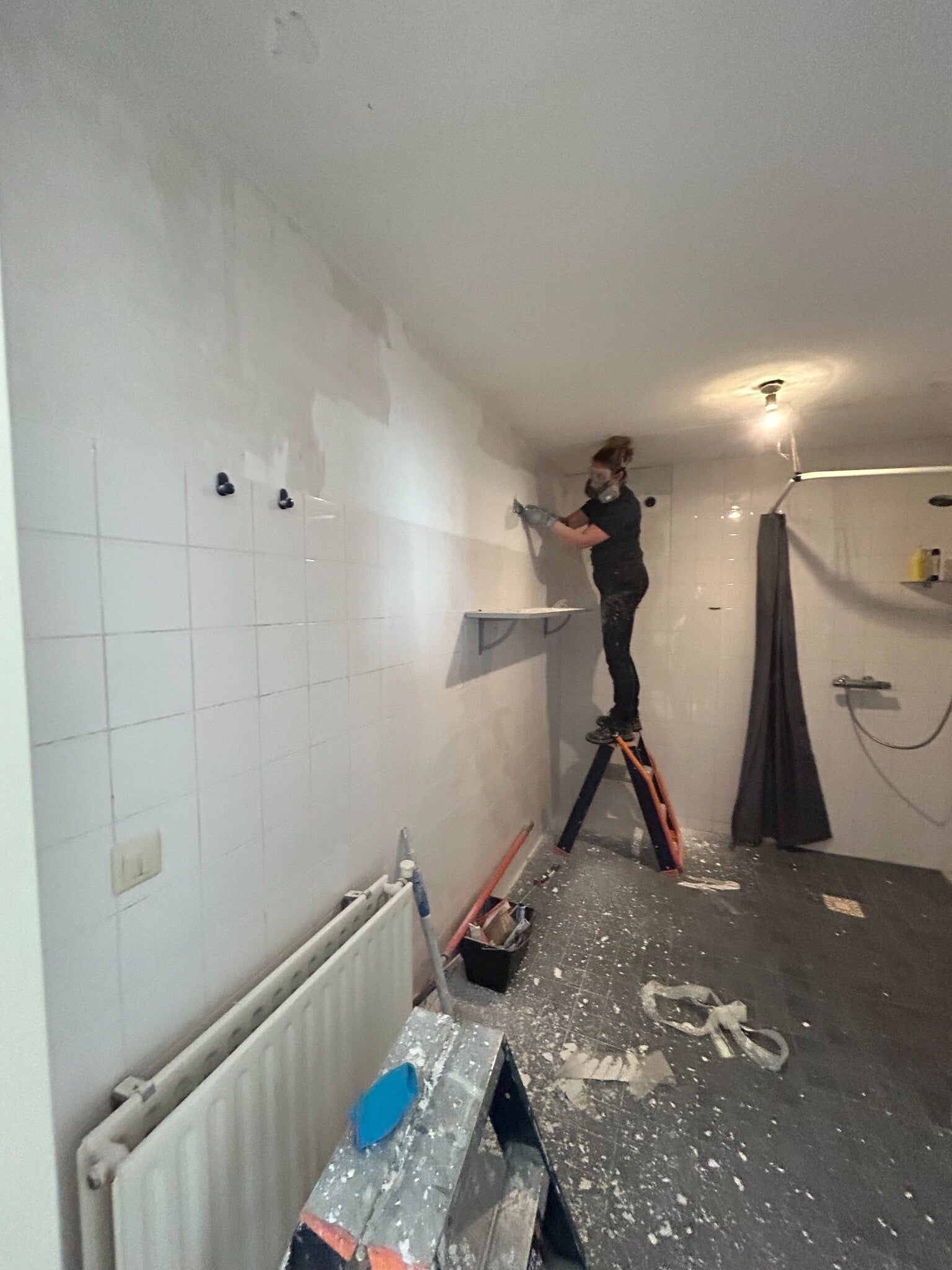 Binnenschilderwerk in uitvoering in een woning in Hilversum