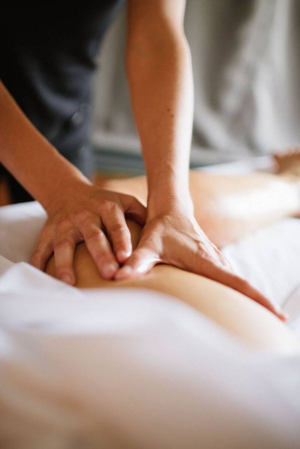 MASSAGE DÉLASSANT DES JAMBES 20'