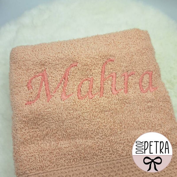 Handdoek met geborduurde naam - Zacht roze
