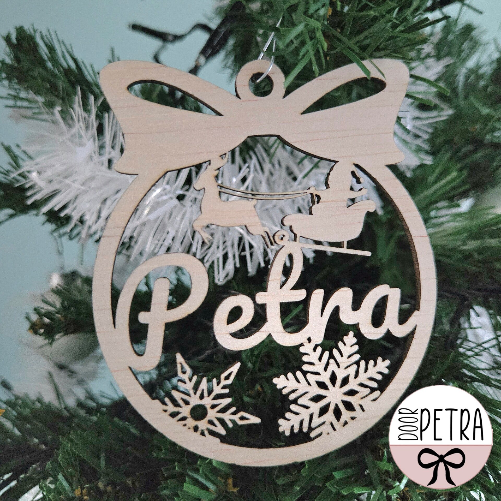 Houten kerstbal met naam - Kerstman met slee