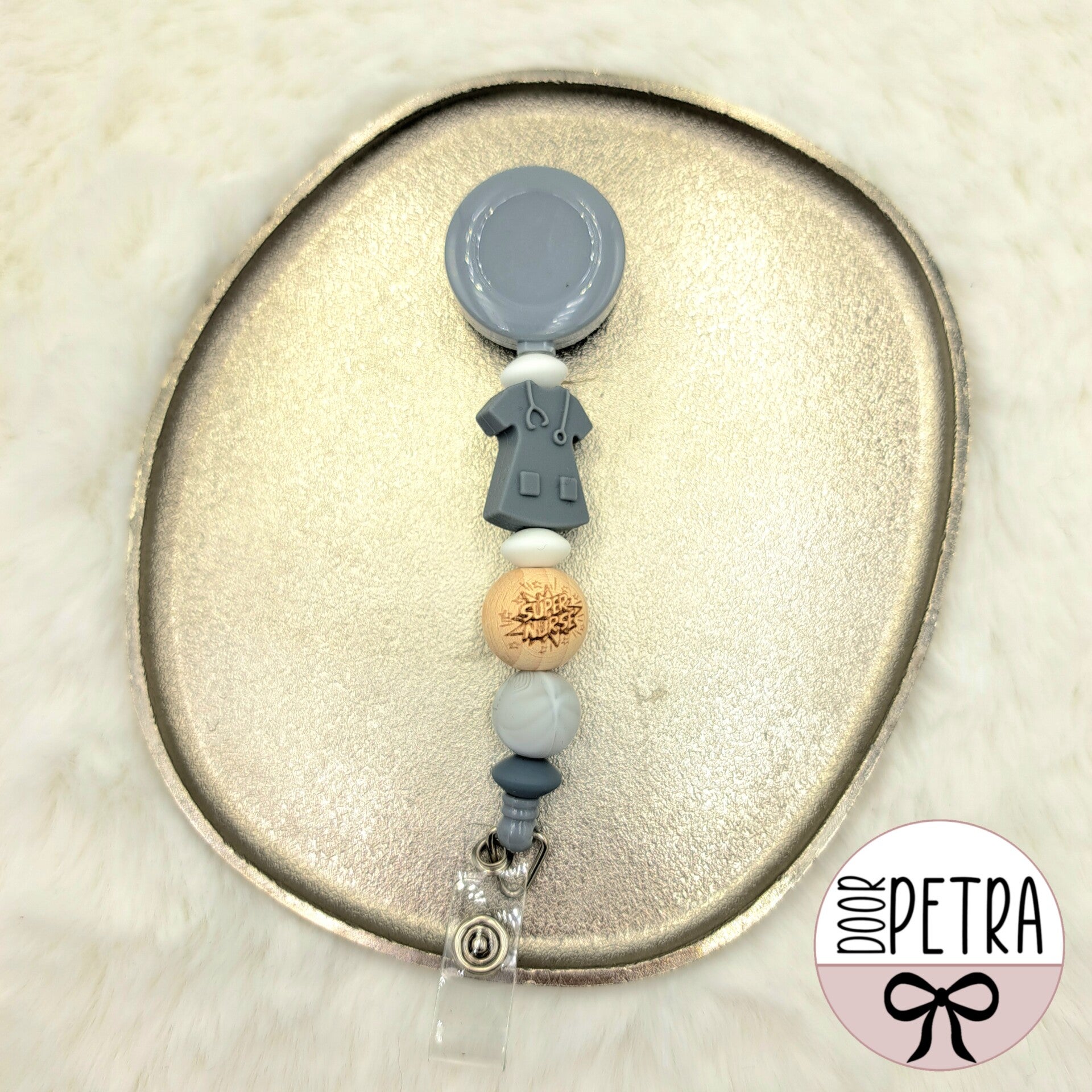 Badgehouder - Grijs met "Super nurse"