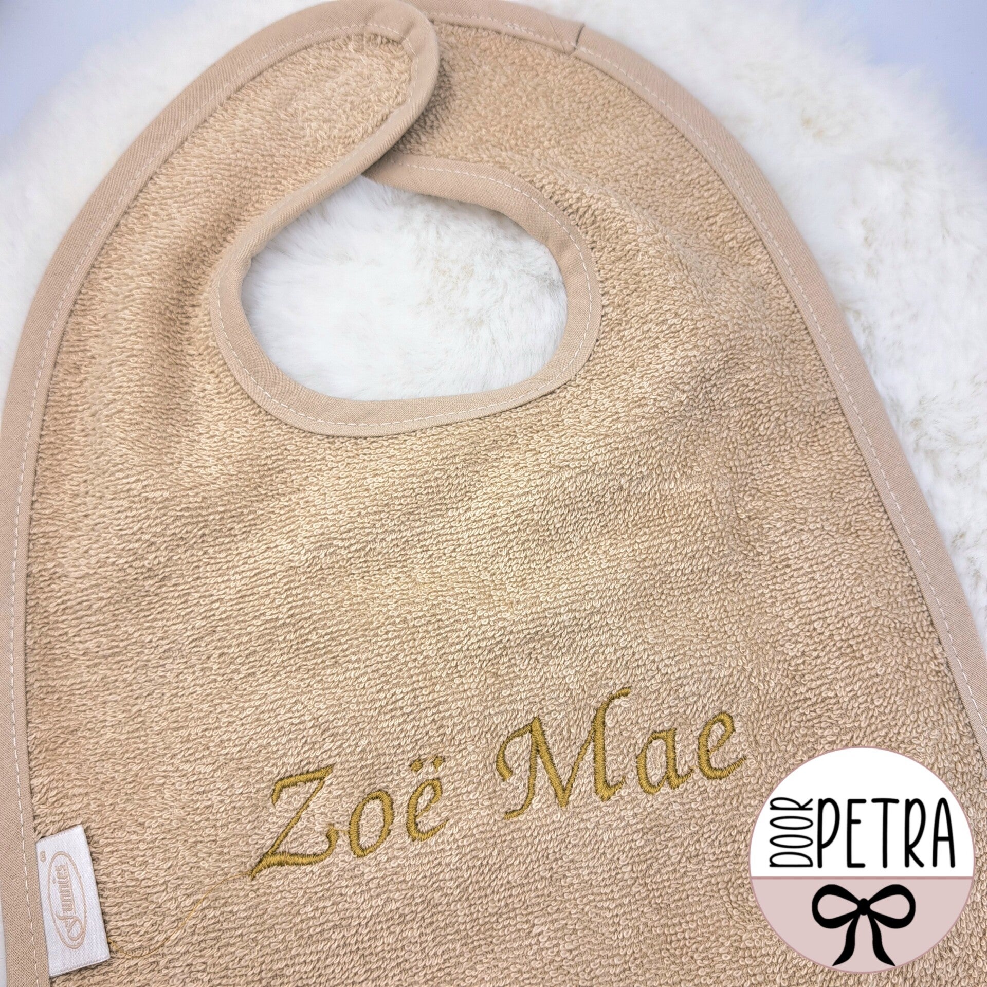 Slab met geborduurde naam - Cream