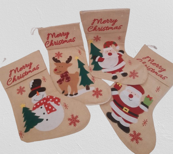 Komplet świątecznych skarpet dekoracyjnych – 4 wzory kod: 9838