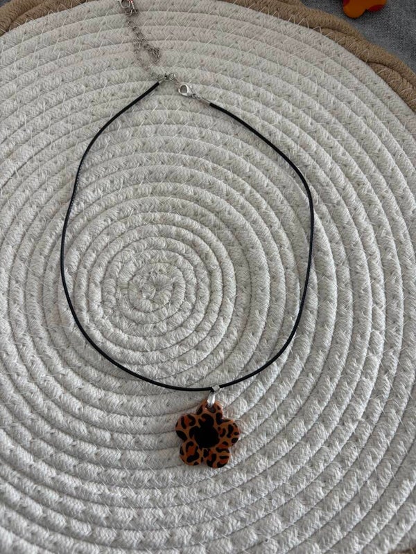 COLLIER